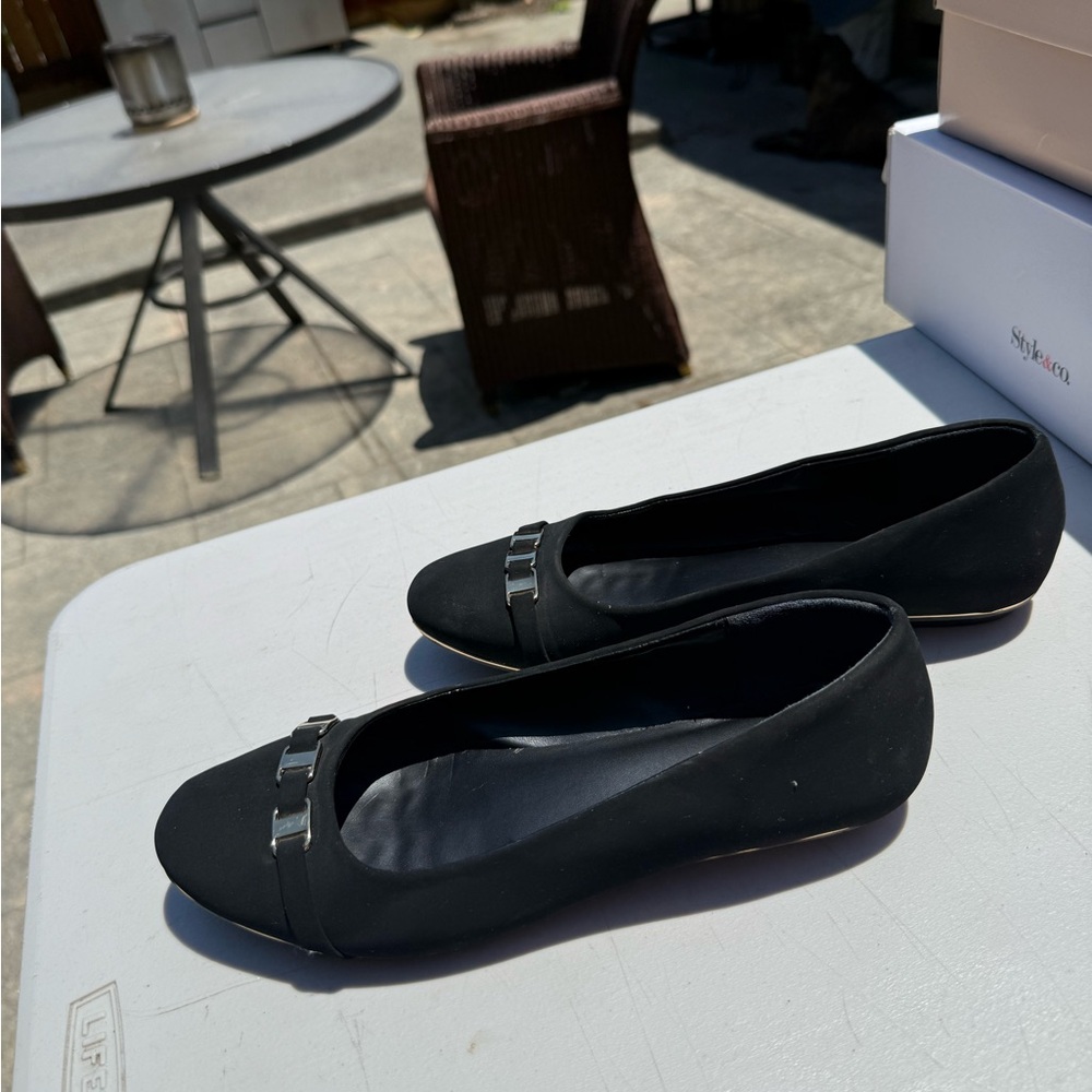 Black Women's Flats